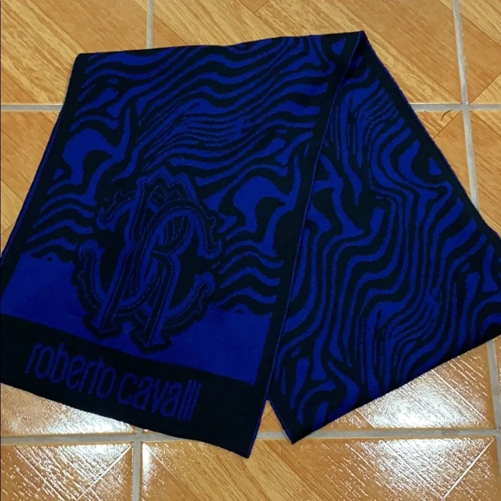 New Roberto Cavalli black & blue hat & scarf set